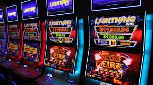 Live Casino Dealer ဖြင့် Baccarat ဂိမ်း တိုက်ရိုက်ကစားနေသော မြင်ကွင်း